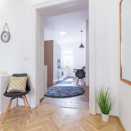 Real Zoltan Apartament *