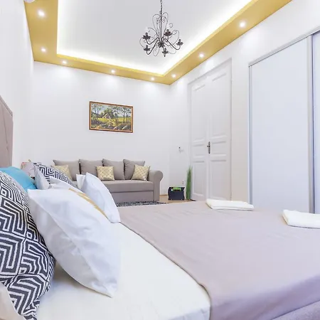 Real Zoltan Apartament *