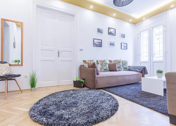 Real Zoltan Apartament *