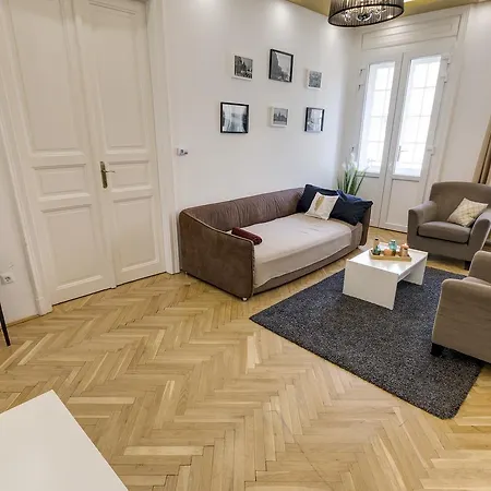 Real Zoltan Apartament *