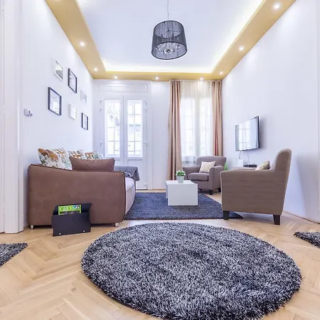 Apartamento Real Zoltán *